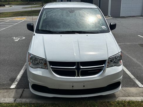 Used 2018 Dodge Grand Caravan SE w/ UConnect Hands-Free Group FWD image 1