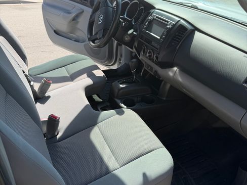 Used 2013 Toyota Tacoma 2WD Regular Cab image 2