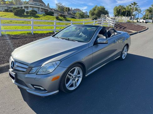 Used 2011 Mercedes-Benz E 550 Cabriolet image 4