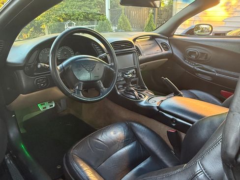 Used 1998 Chevrolet Corvette Coupe w/ Roof Pkg RWD image 8
