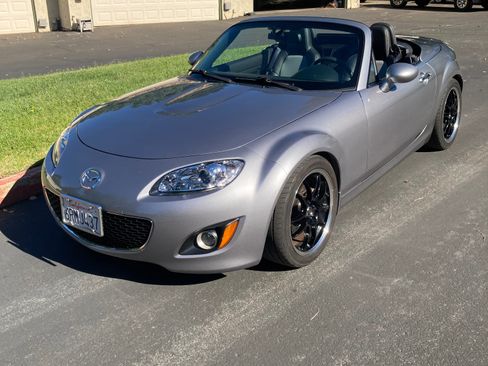 Used 2010 MAZDA MX-5 Miata Grand Touring w/ Premium Pkg RWD image 1
