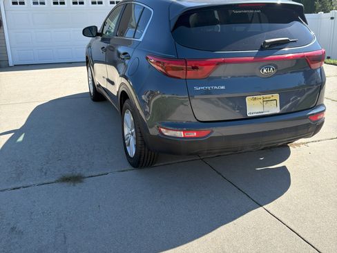 Used 2017 Kia Sportage LX image 2