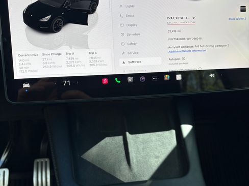 Used 2023 Tesla Model Y Performance image 17