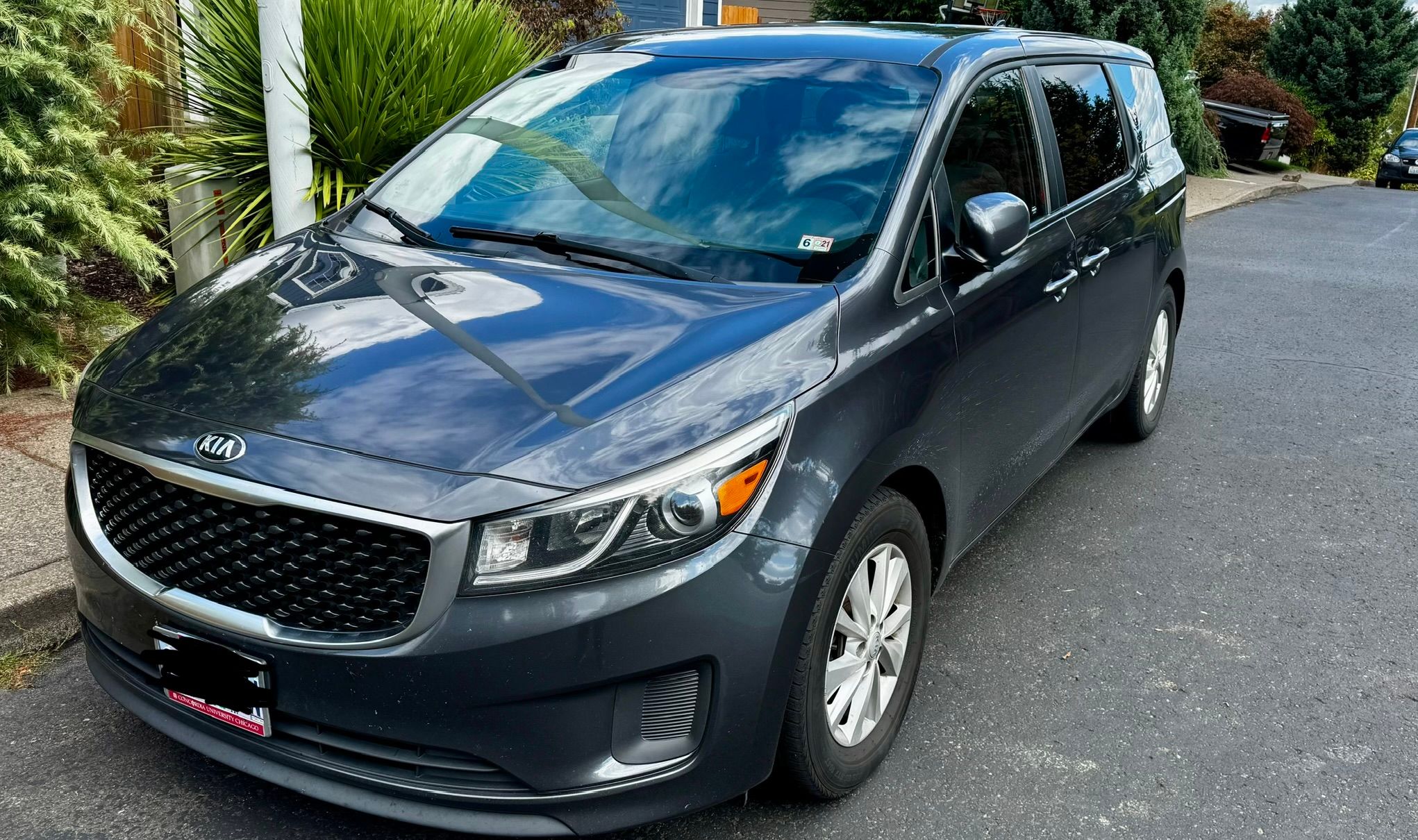Used 2017 Kia Sedona LX FWD image 1