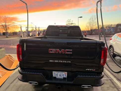 Used 2025 GMC Sierra 1500 AT4 w/ AT4 Premium Package image 8