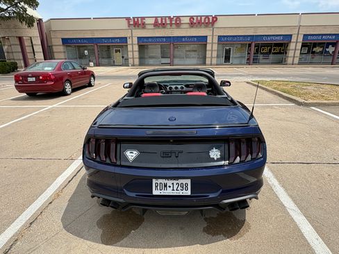 Used 2018 Ford Mustang GT Premium w/ Equipment Group 401A RWD image 4