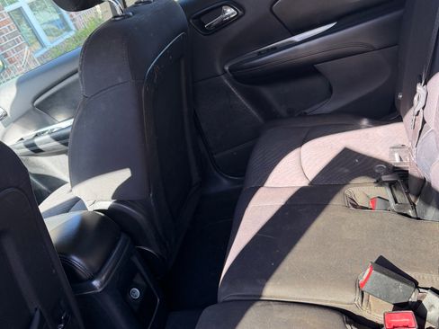 Used 2014 Dodge Journey SXT w/ Flexible Seating Group image 11