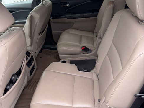 Used 2019 Honda Pilot Touring image 10