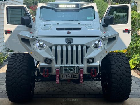 Used 2025 Jeep Gladiator Sport AWD/4WD image 9