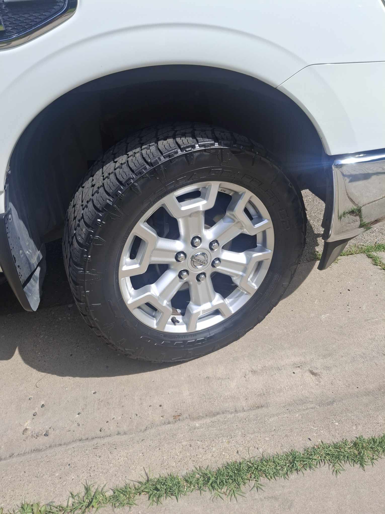 Used 2017 Nissan Titan SV AWD/4WD image 16