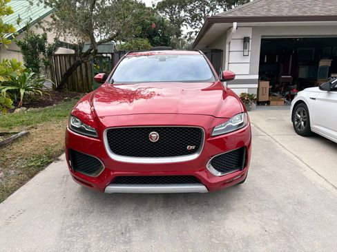 Used 2018 Jaguar F-PACE S image 2