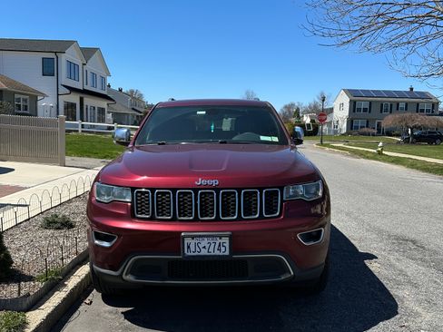 Used 2019 Jeep Grand Cherokee Limited image 1