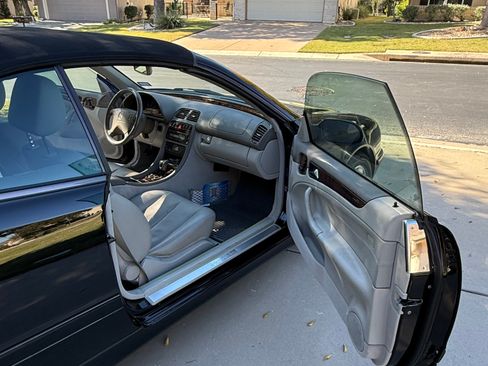 Used 2003 Mercedes-Benz CLK 320 Cabriolet image 10