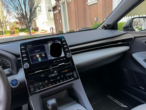 Used 2019 Toyota Avalon Limited w/ Advanced Safety Package image 18