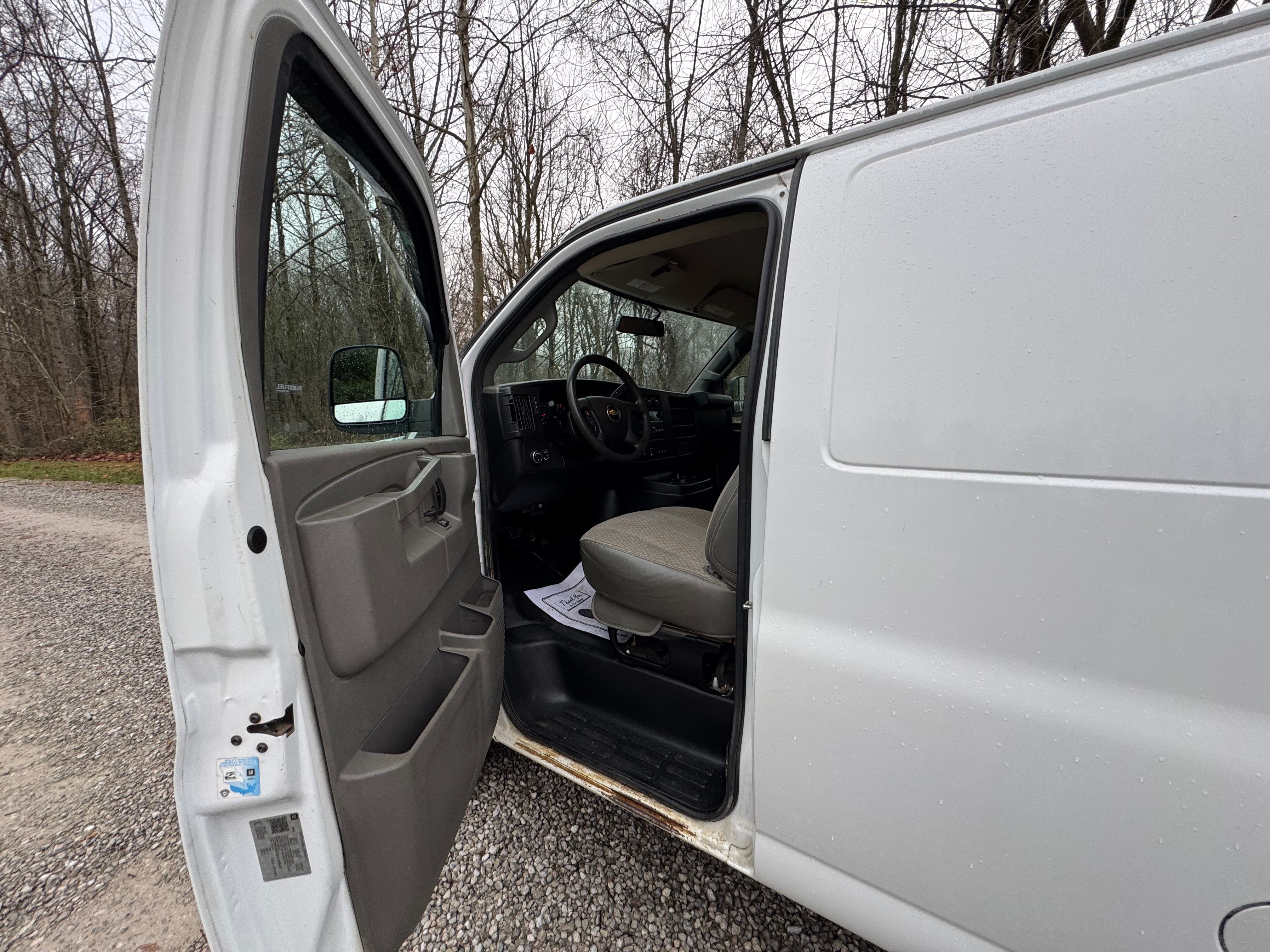 Used 2018 Chevrolet Express 2500 w/ Driver Convenience Package RWD image 9