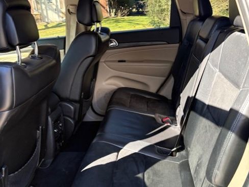 Used 2019 Jeep Grand Cherokee Laredo image 14