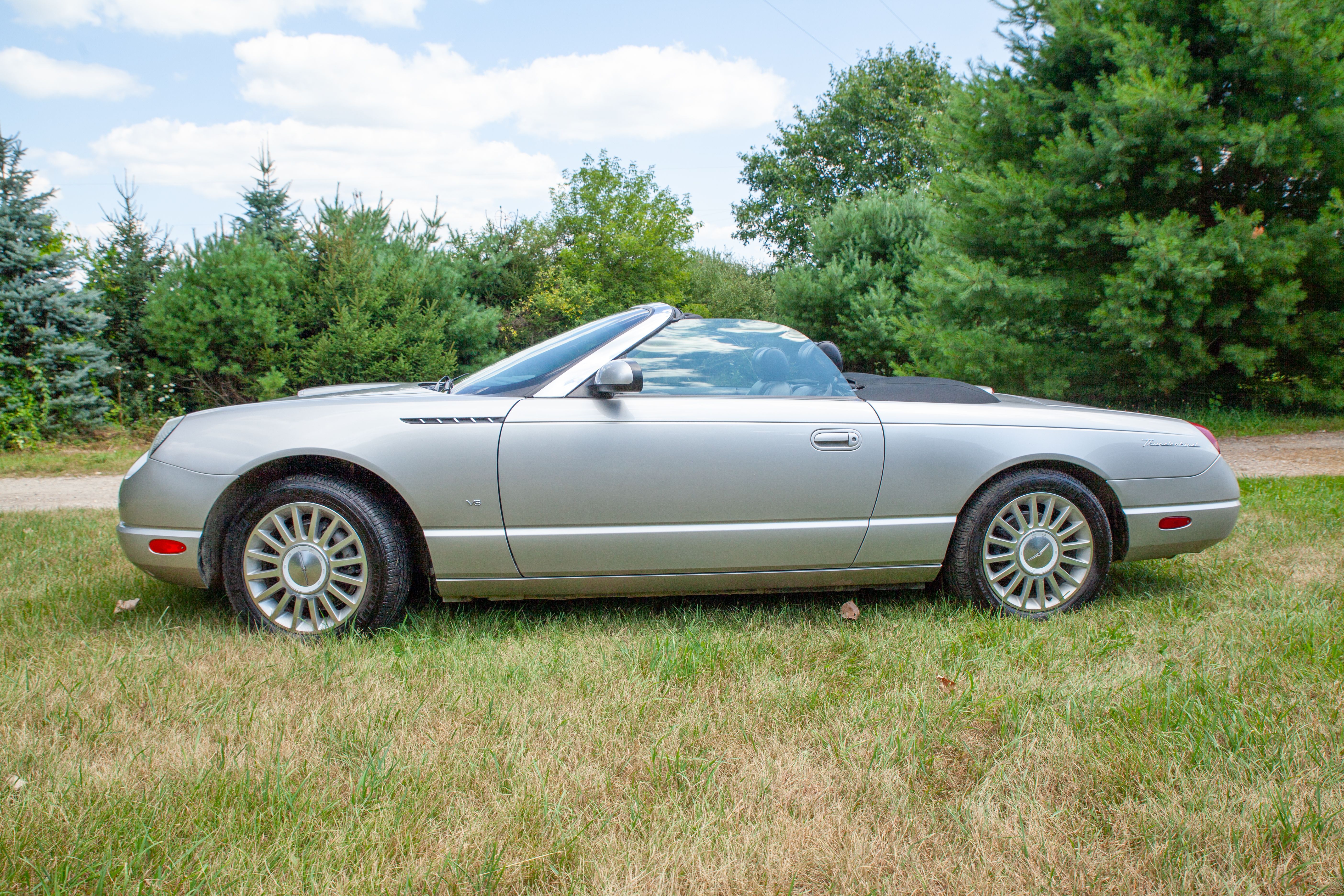 Used 2004 Ford Thunderbird RWD image 2