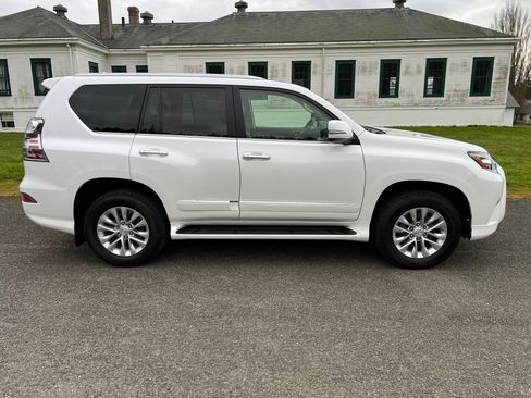 Used 2016 Lexus GX 460 w/ Premium Package image 8