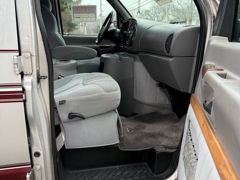 Used 2000 Ford E-150 and Econoline 150 Van image 8