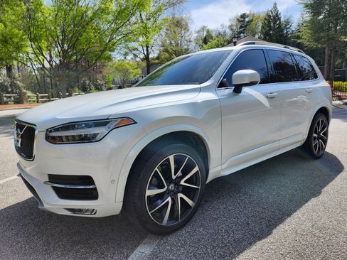 Used 2018 Volvo XC90 T6 Momentum w/ Convenience Package image 1