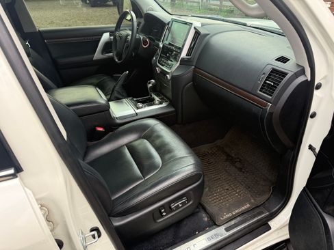 Used 2017 Toyota Land Cruiser image 12