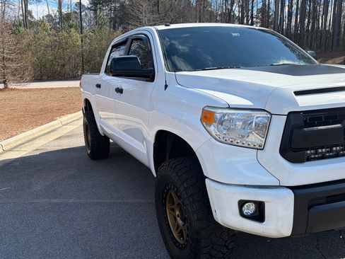 Used 2017 Toyota Tundra SR5 w/ SR5 Upgrade Package image 4