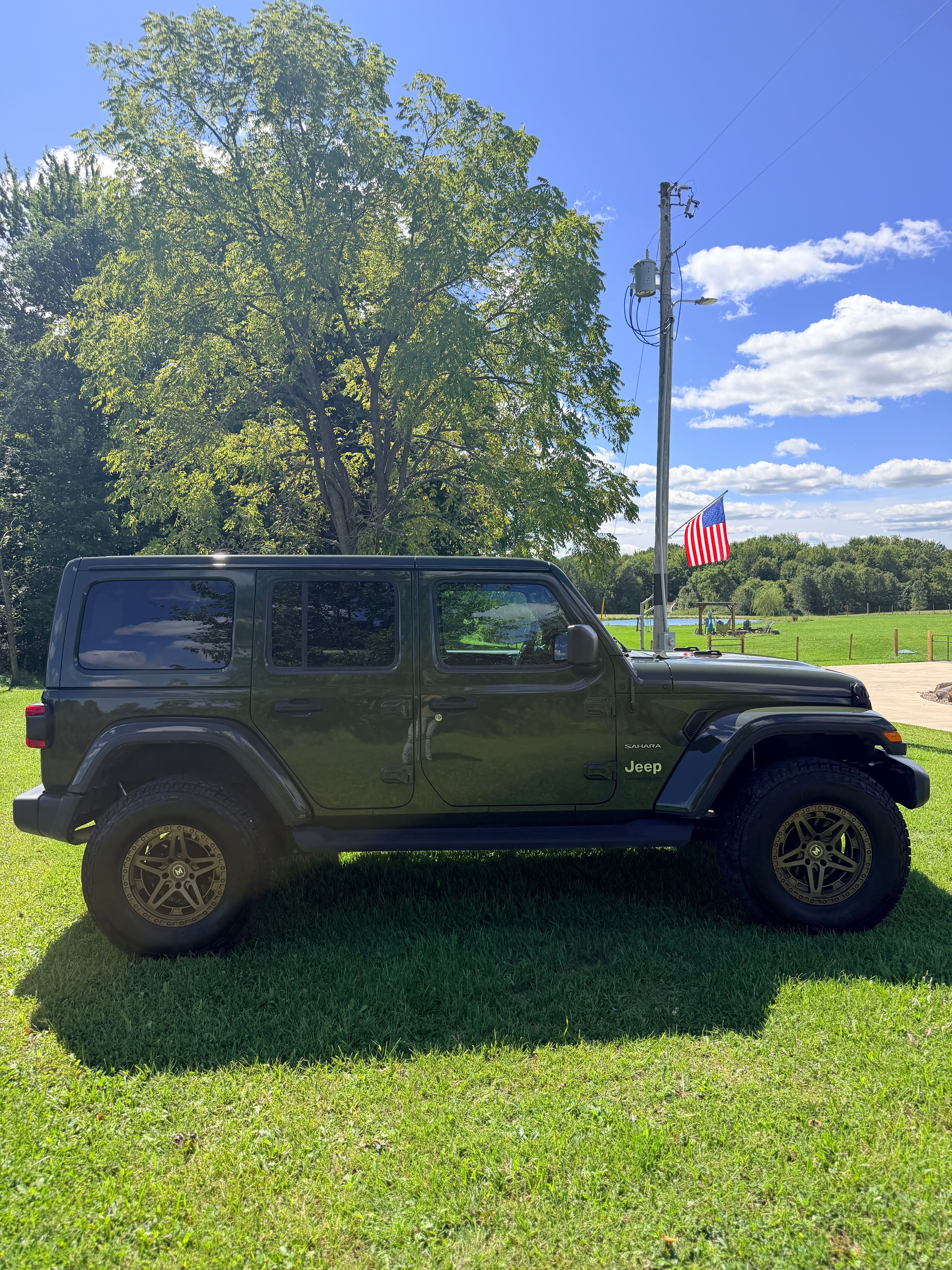 Used 2021 Jeep Wrangler Unlimited Sahara w/ Uconnect 4C Nav & Sound Group AWD/4WD image 9