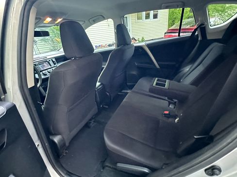 Used 2016 Toyota RAV4 LE AWD/4WD image 19