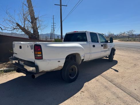 Used 2007 Chevrolet Silverado 3500 LT w/ Heavy-Duty Power Package image 9