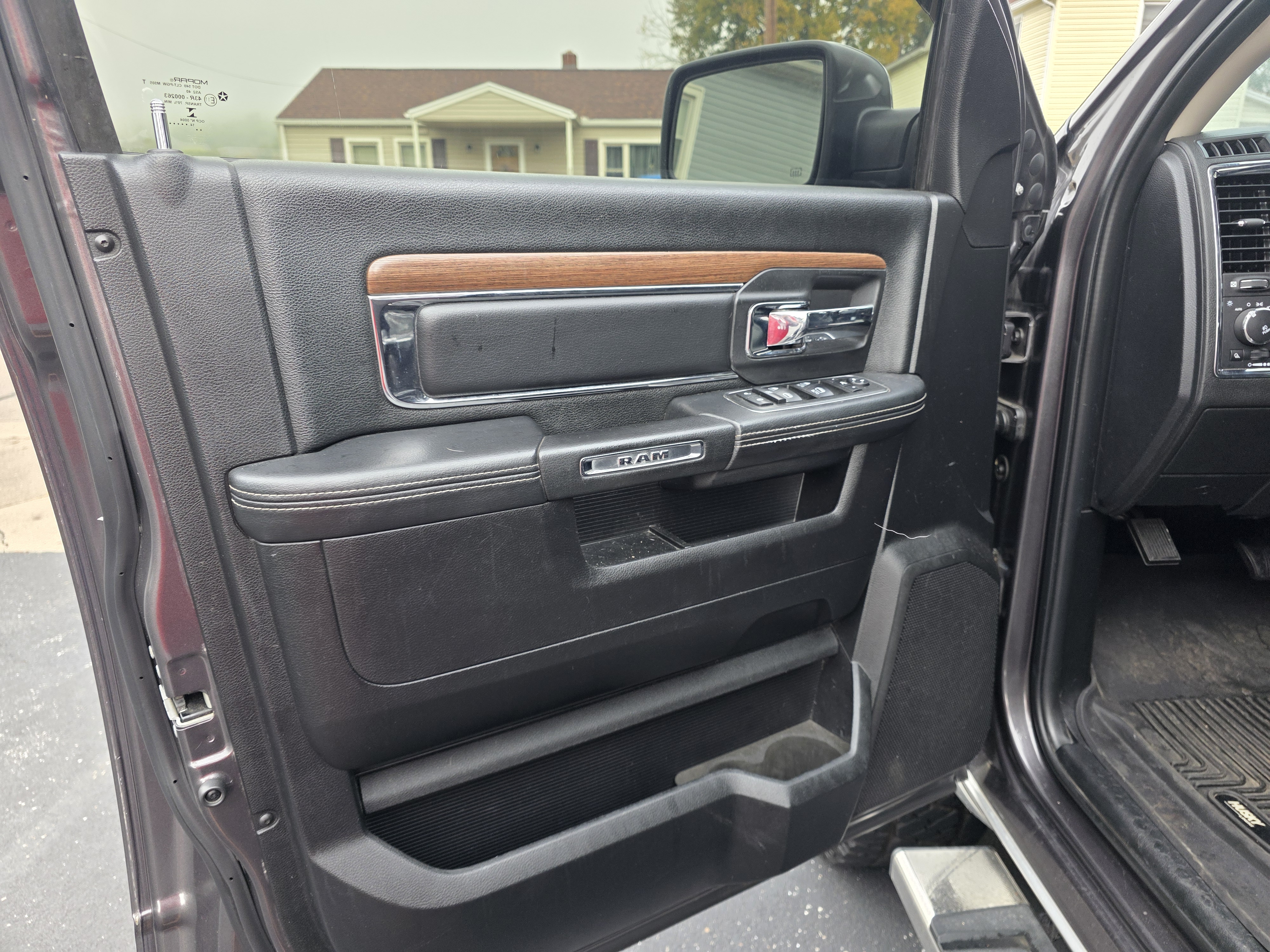 Used 2014 RAM 1500 Laramie w/ Convenience Group AWD/4WD image 5