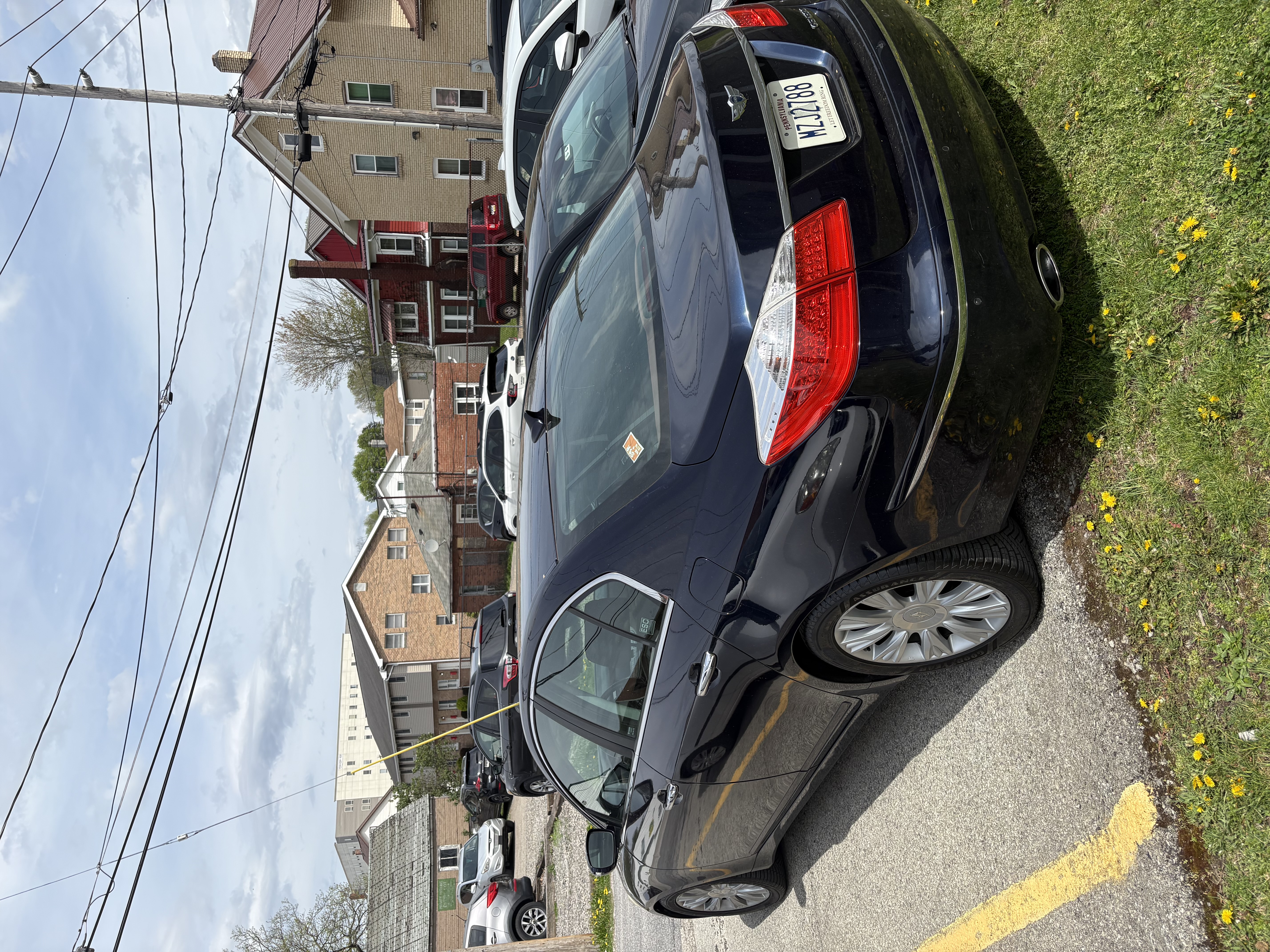 Used 2009 Hyundai Genesis 3.8 w/ Technology Pkg 4 RWD image 2