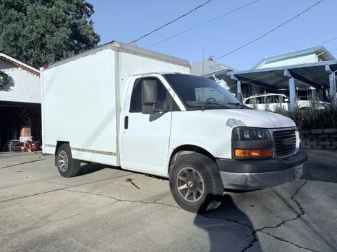 Used 2003 GMC Savana 3500 image 2