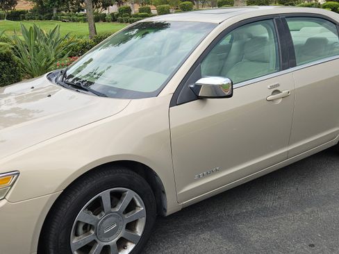 Used 2006 Lincoln Zephyr image 2