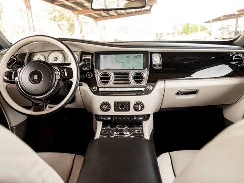 Used 2017 Rolls-Royce Dawn image 14