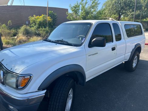 Used 2002 Toyota Tacoma PreRunner image 1