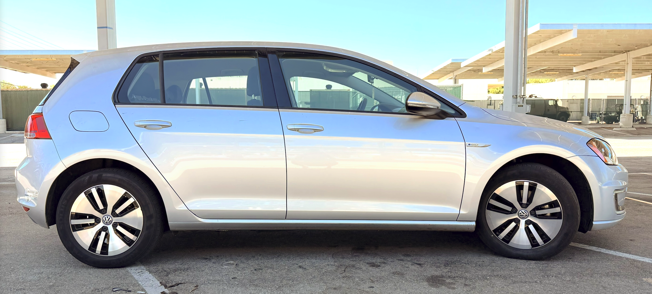 Used 2016 Volkswagen e-Golf SE FWD image 6