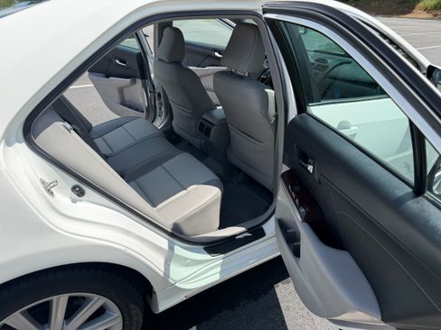 Used 2014 Toyota Camry XLE w/ Leather Package FWD image 9