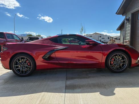 Used 2025 Chevrolet Corvette Stingray Premium Cpe w/ Z51 Performance Package RWD image 13