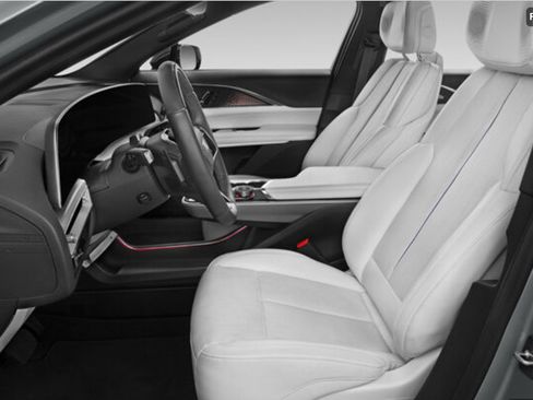 Used 2024 Cadillac Lyriq Luxury image 13