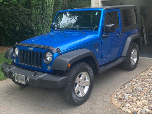 Used 2015 Jeep Wrangler Sport w/ Quick Order Package 24S AWD/4WD image 1