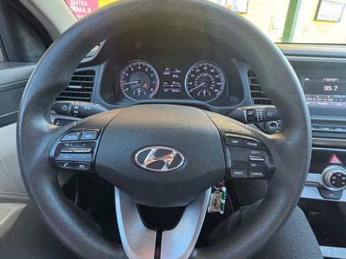 Used 2019 Hyundai Elantra SE image 11