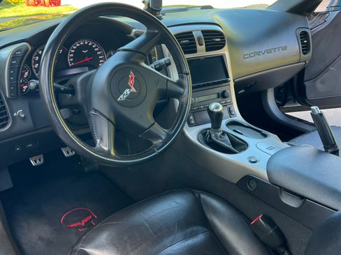 Used 2005 Chevrolet Corvette Convertible w/ Preferred Equipment Group image 9
