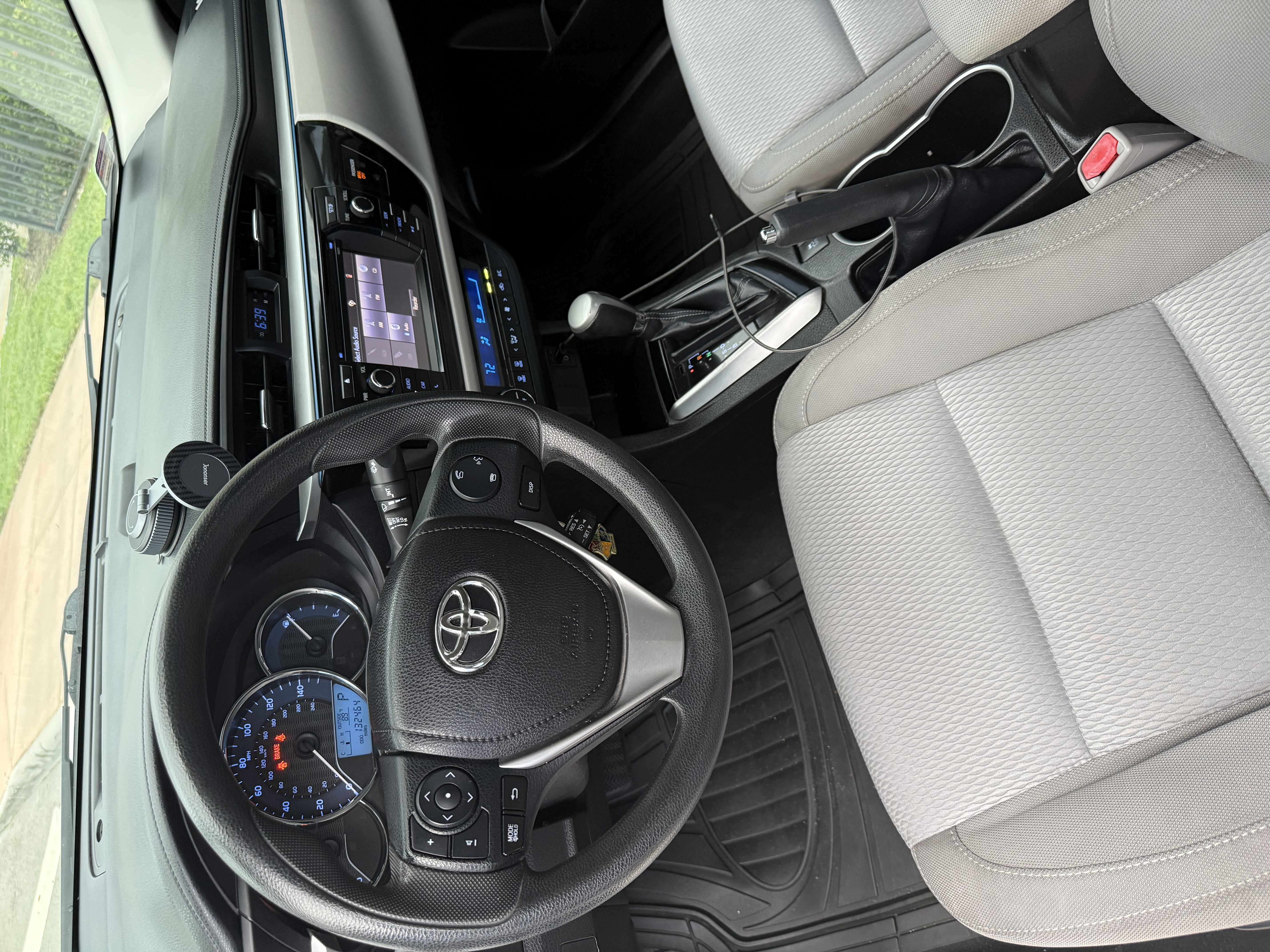 Used 2016 Toyota Corolla LE FWD image 12