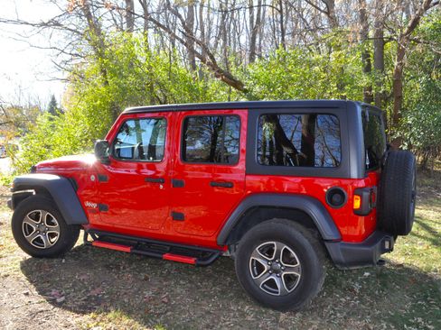 Used 2018 Jeep Wrangler Unlimited Sport S image 9