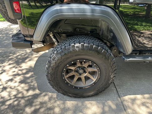 Used 2018 Jeep Wrangler Unlimited Sport S AWD/4WD image 22
