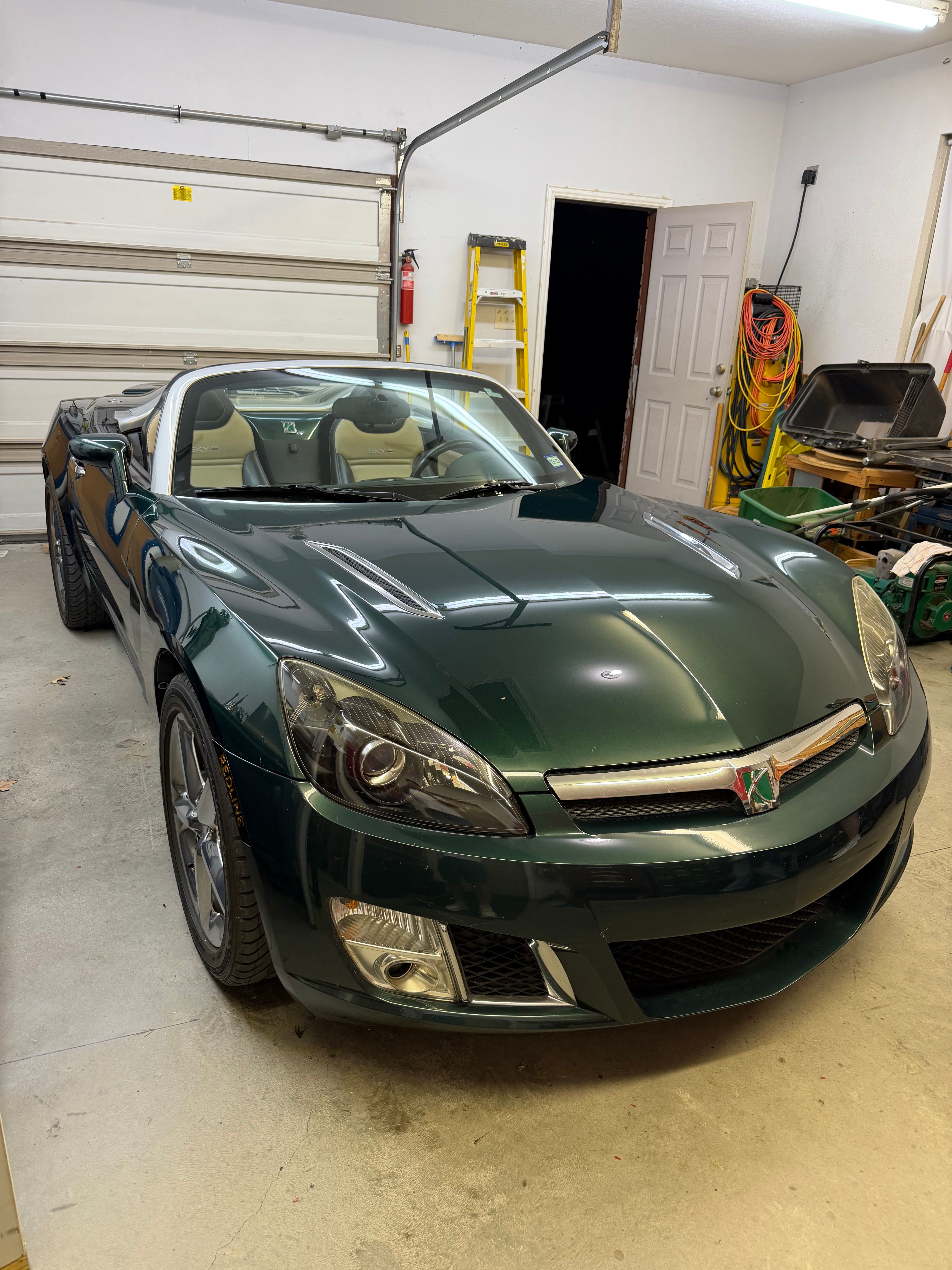 Used 2008 Saturn Sky Red Line RWD image 9