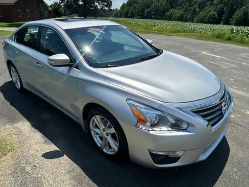 Used 2015 Nissan Altima 2.5 SL w/ Technology Package FWD image 4