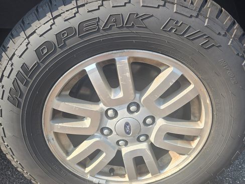 Used 2011 Ford Expedition XLT AWD/4WD image 16