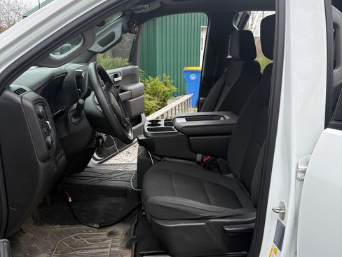 Used 2021 Chevrolet Silverado 2500 Custom w/ Custom Value Package image 8