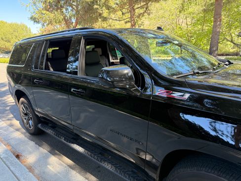 Used 2021 Chevrolet Suburban Z71 image 1